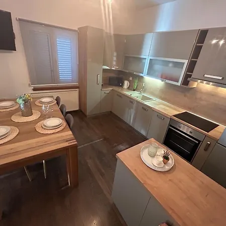 Julia - Two Bedroom 6 Apartament