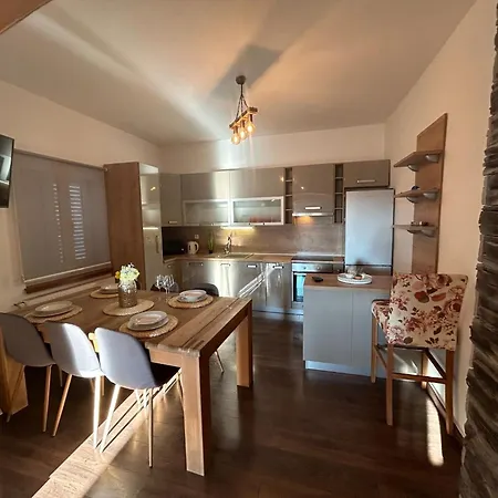Julia - Two Bedroom 6 *